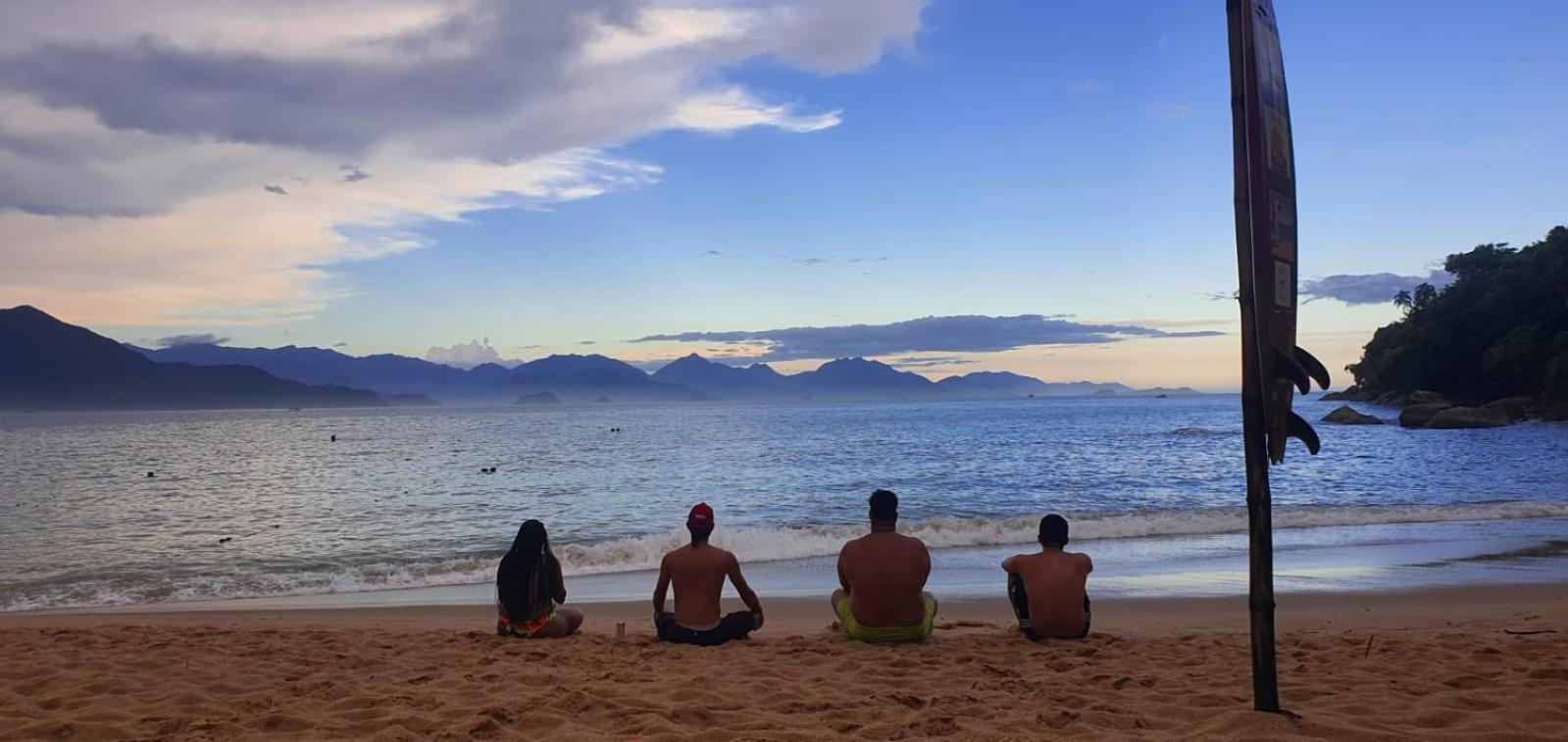 Efferus Hostel Ubatuba Eksteriør bilde